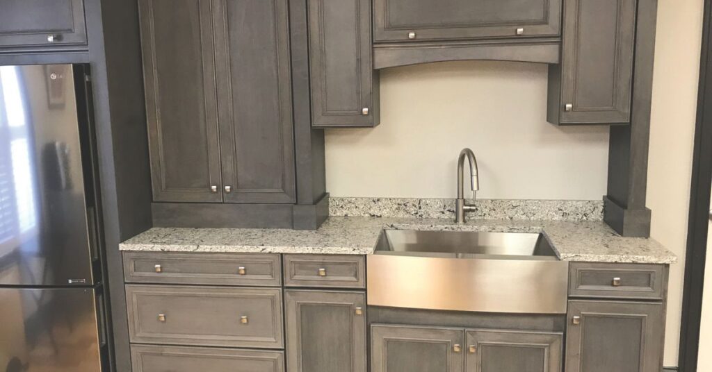 Common Mistakes To Avoid When Selecting New Kitchen Cabinets