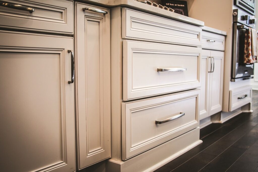 Cabinet Finishes That Add a Touch of Luxury to Your Home