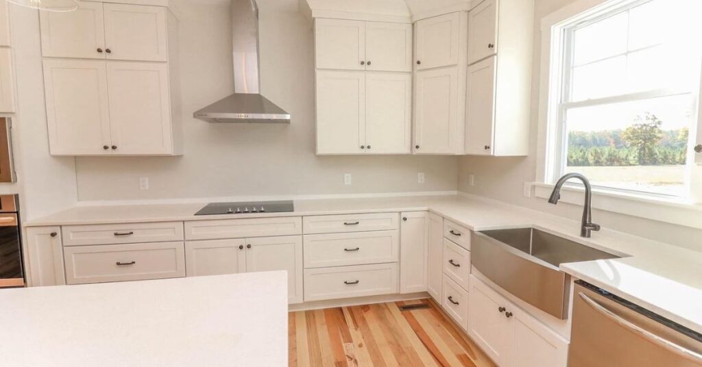 Dos and Don'ts for Styling White Kitchen Cabinets
