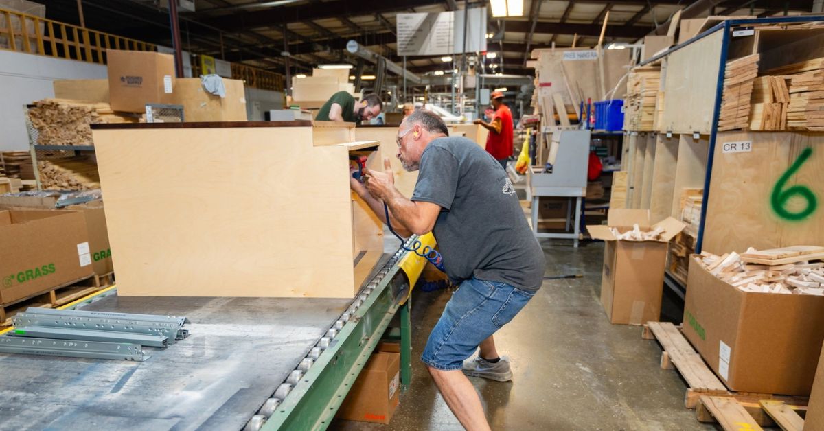 Particle Board vs. Plywood: Pros and Cons for Cabinets