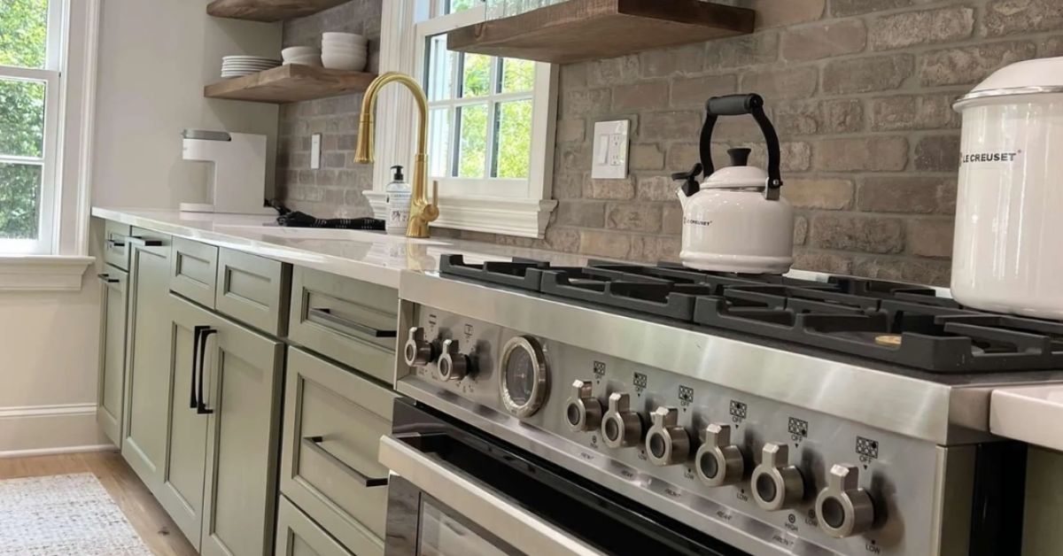 Choosing Cabinets for an Industrial Style Space